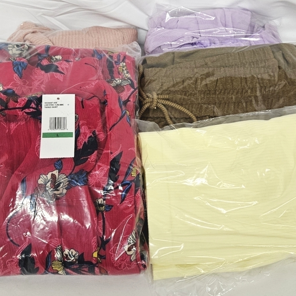 Five Piece Mystery Bundle Deal Box in Women's Size Large - NWT Items - Picture 3 of 3